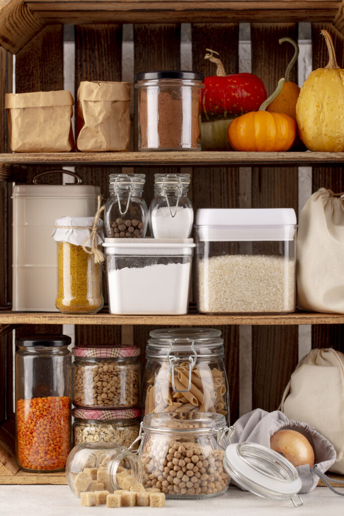 Dicas práticas para a organização da despensa: maximize o espaço e mantenha seus alimentos sempre acessíveis e bem armazenados